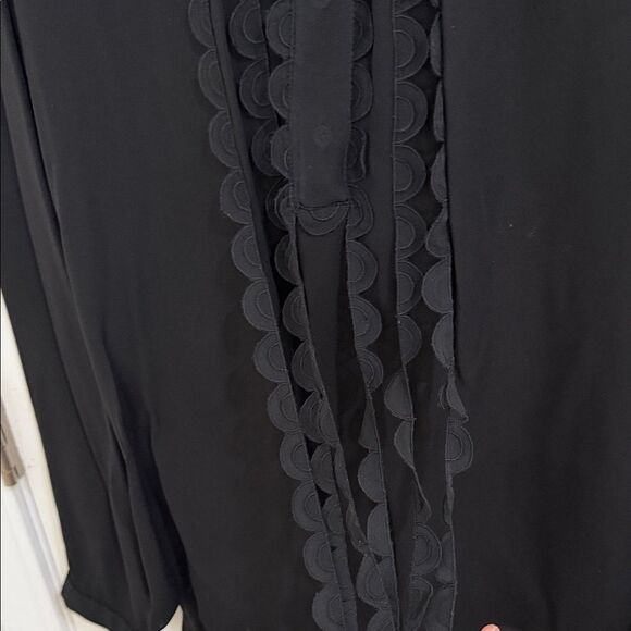 Elie Tahari Black Scalloped Blouse 100% Silk Size XL - Picture 3 of 12